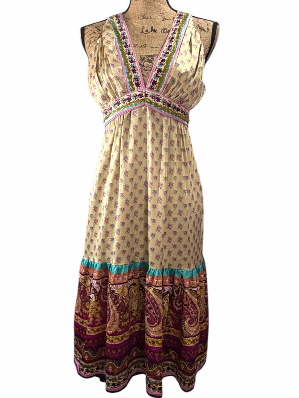 Mixit multicolor floral print dress, V-neckline and ruffled hemline Size Small